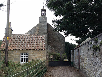 the entrance to cults kirkyard